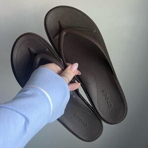 NWOT Crocs Miami Round Toe Flipflops Womens Size 10 Coffee